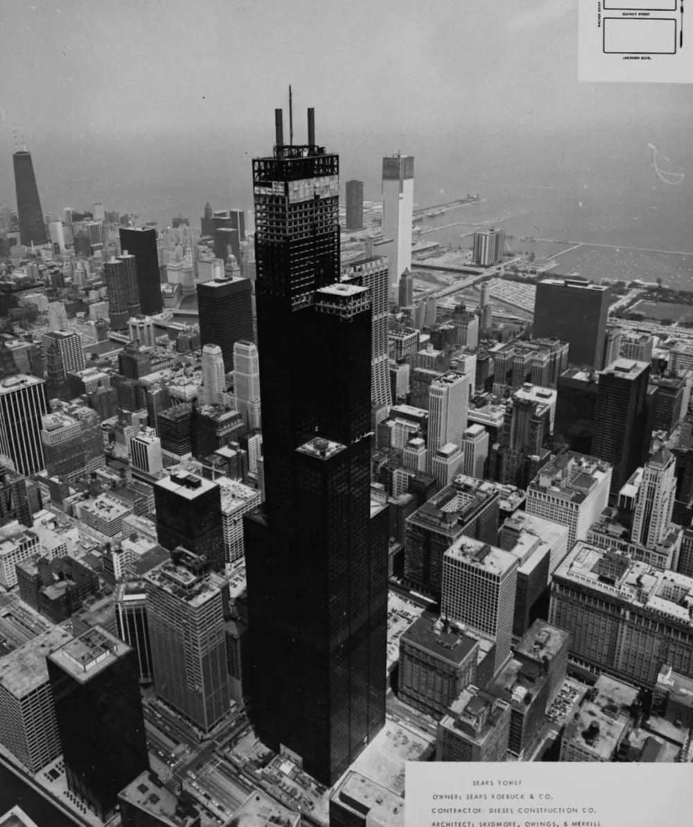 Black and white photo of Willis Tower